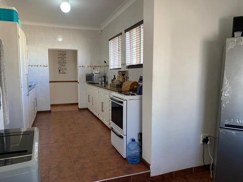To Let 4 Bedroom Property for Rent in Bergsig Eastern Cape